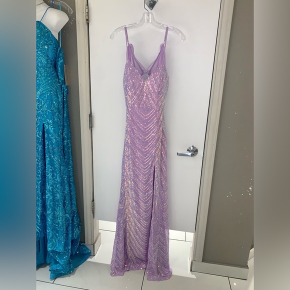 Beautiful Sequin Illusion Back Gown. Large. Never worn. NWT. - Picture 2 of 3